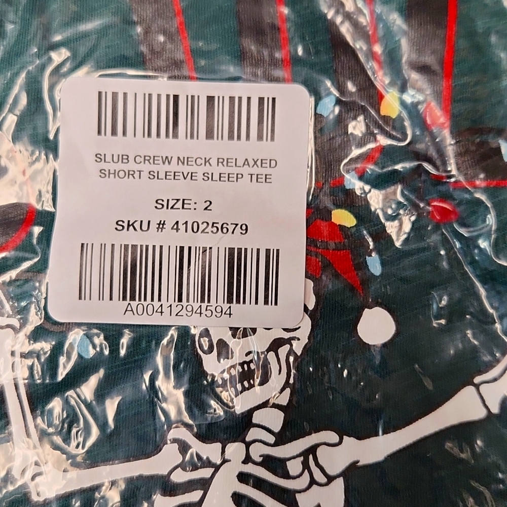 ❤️NWT TORRID TEE - SANTA SKELETON TEE CHRISTMAS HOLIDAY - PLUS SIZE - Picture 7 of 13